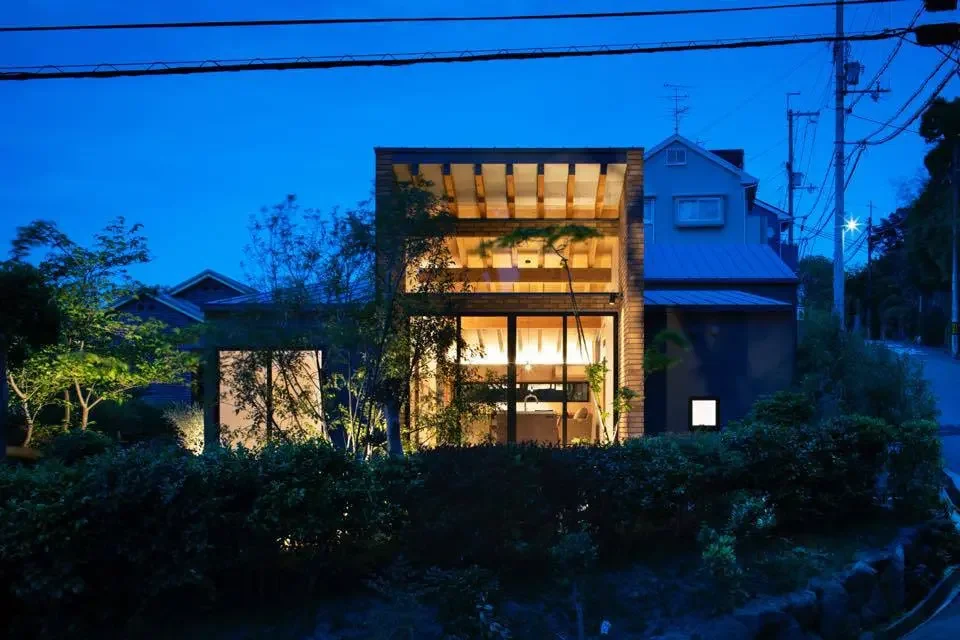建物の外部空間が凸凹し遠近双方の距離感で街と繋がります