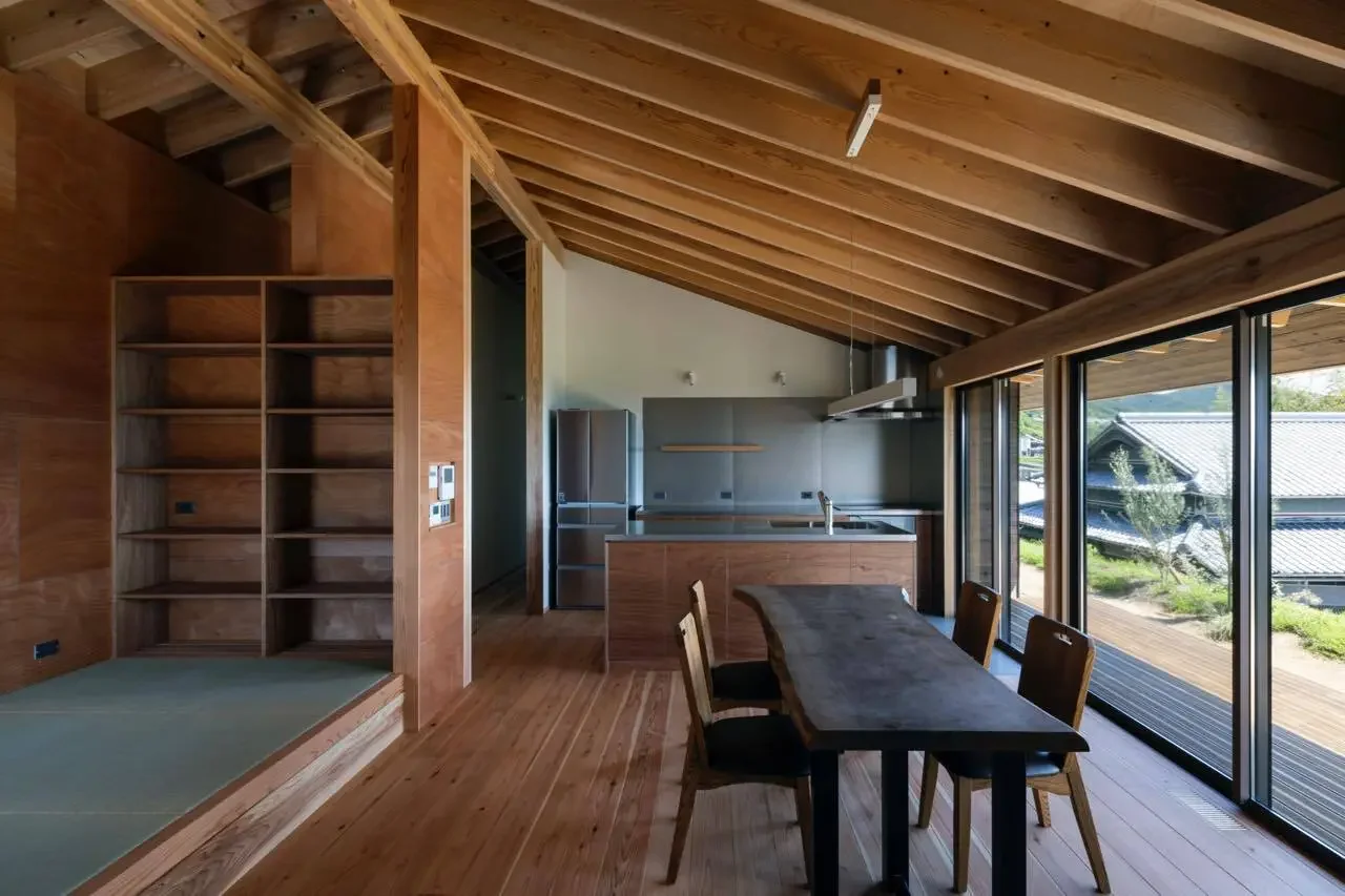 The tatami area serves as a reading corner.