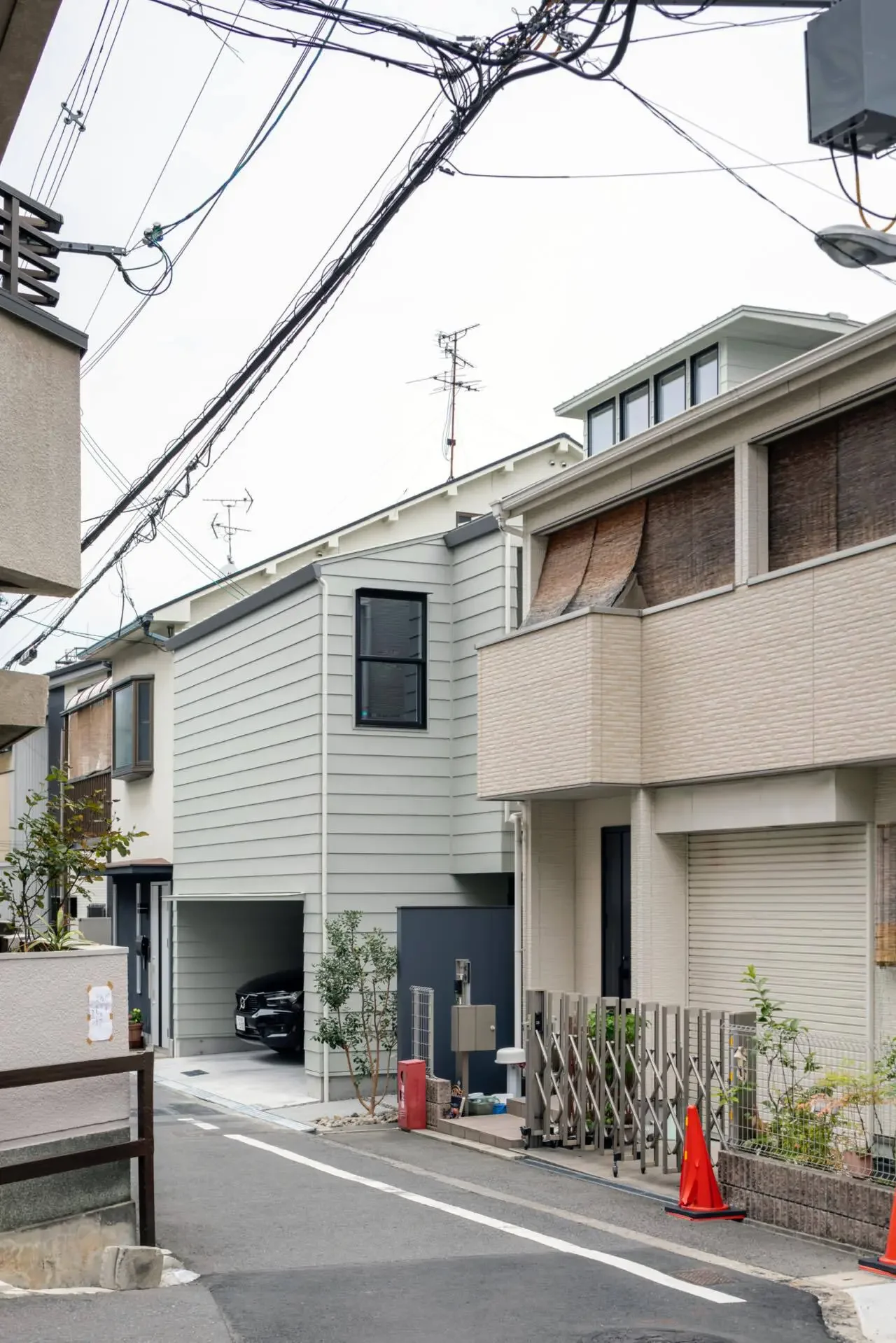 This is a densely populated residential area. Light is introduced through tower-like openings.