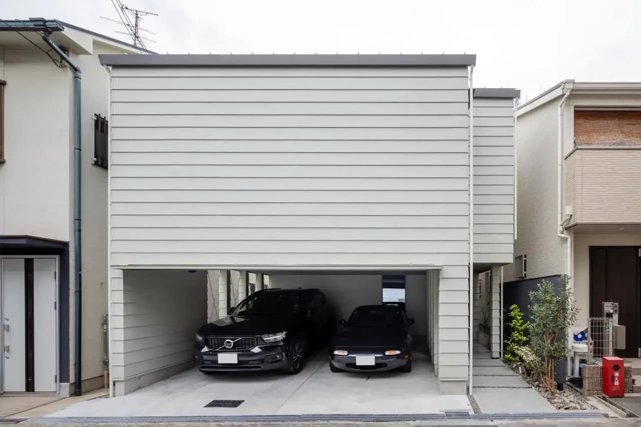 The parking area connects to the approach, creating a semi-outdoor space.