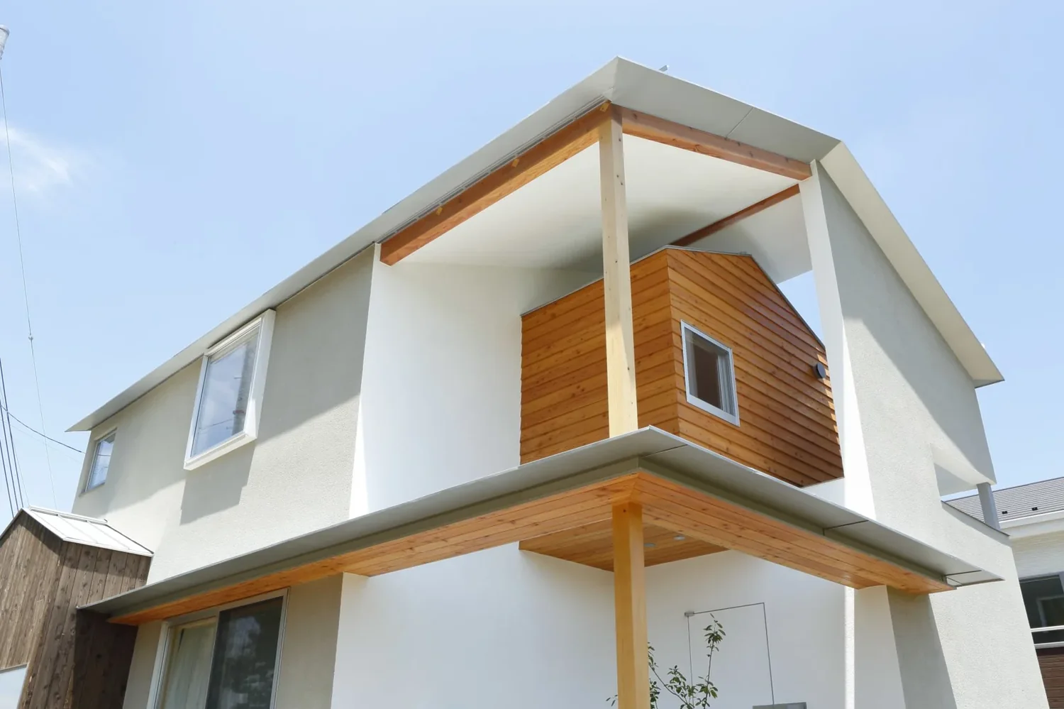Floating timber-clad cabin volume