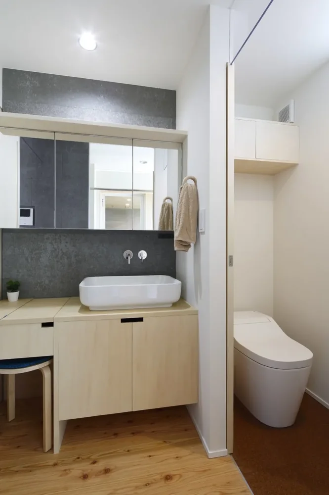 Wash basin doubling as a handwashing station