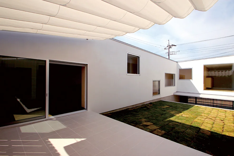 A Courtyard Where the Wind Flows Through