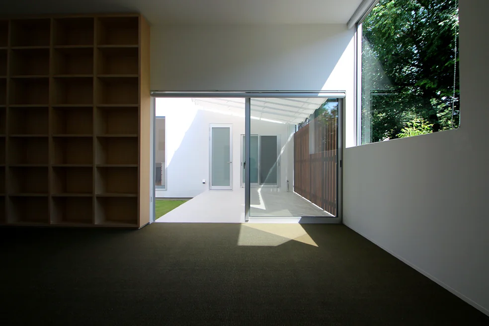 A Courtyard Where the Wind Flows Through