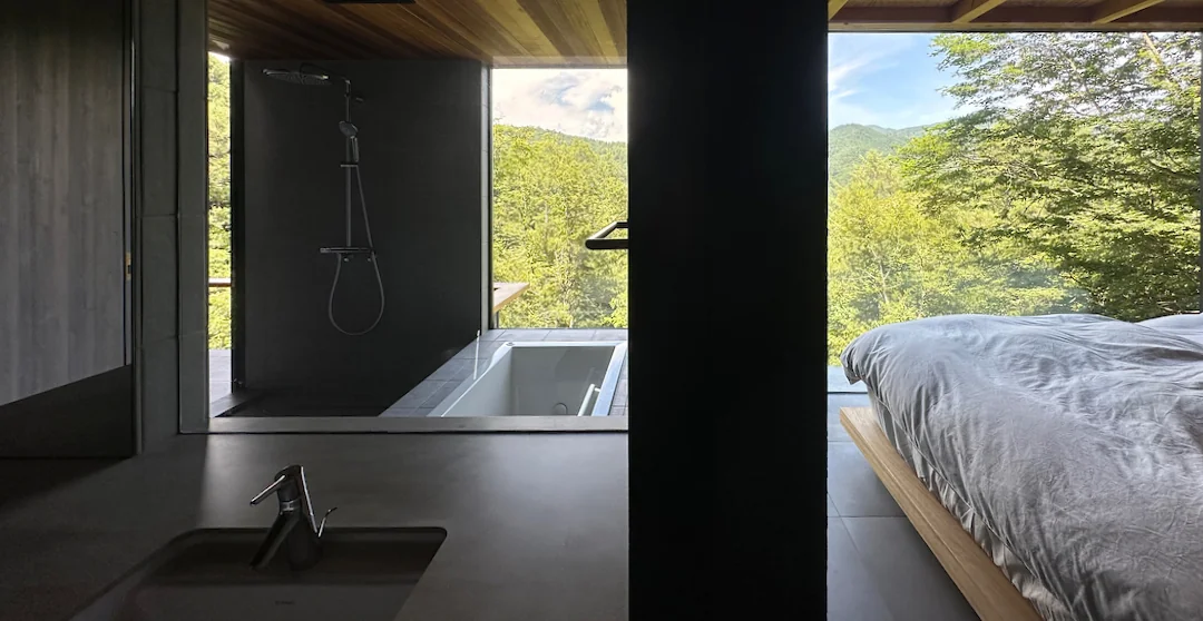 Views transform with every partition wall passed; window aspect ratios and ceiling heights vary room by room