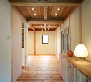 大きな屋根に守られて｜注文住宅｜玄関