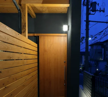 坂道に建つ家｜木の家｜注文住宅｜外観