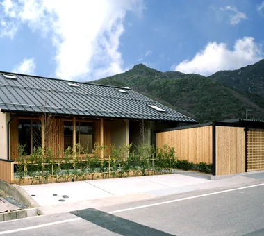 大きな屋根に守られて｜和モダンな家｜注文住宅｜外観