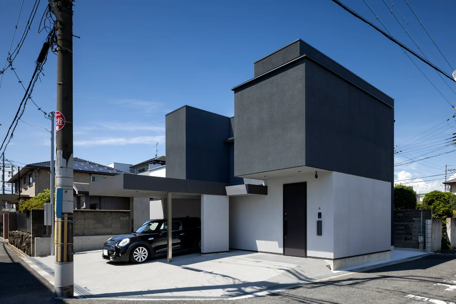 建物と一体となったガレージの大屋根
