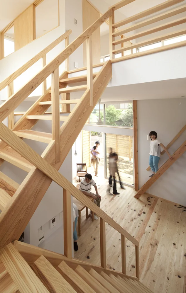 The staircase and skip floor serve as pathways for light from the high side windows｜A House Living in Harmony with Wood