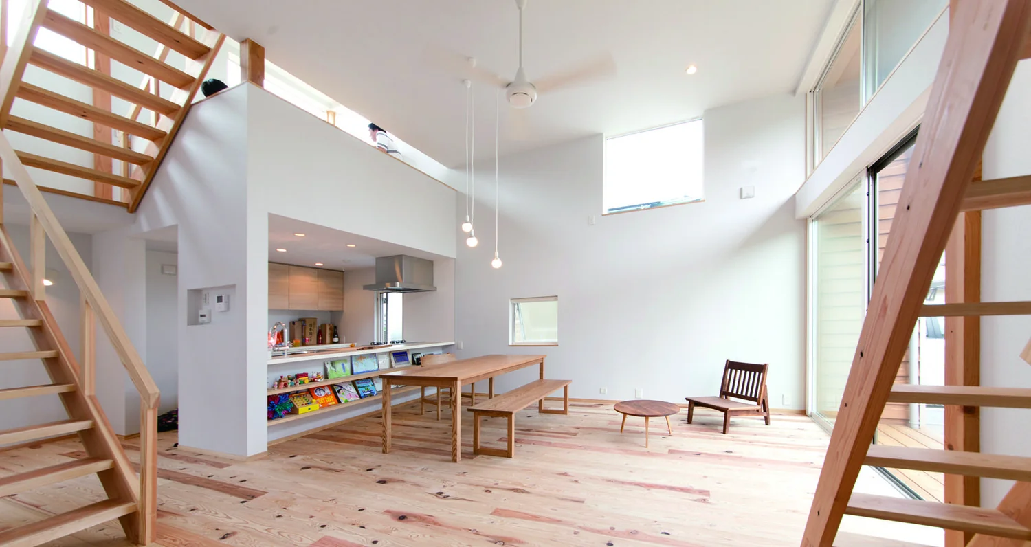 Utilizing locally sourced Nishikawa cedar to highlight the gentle texture and grain of the wood