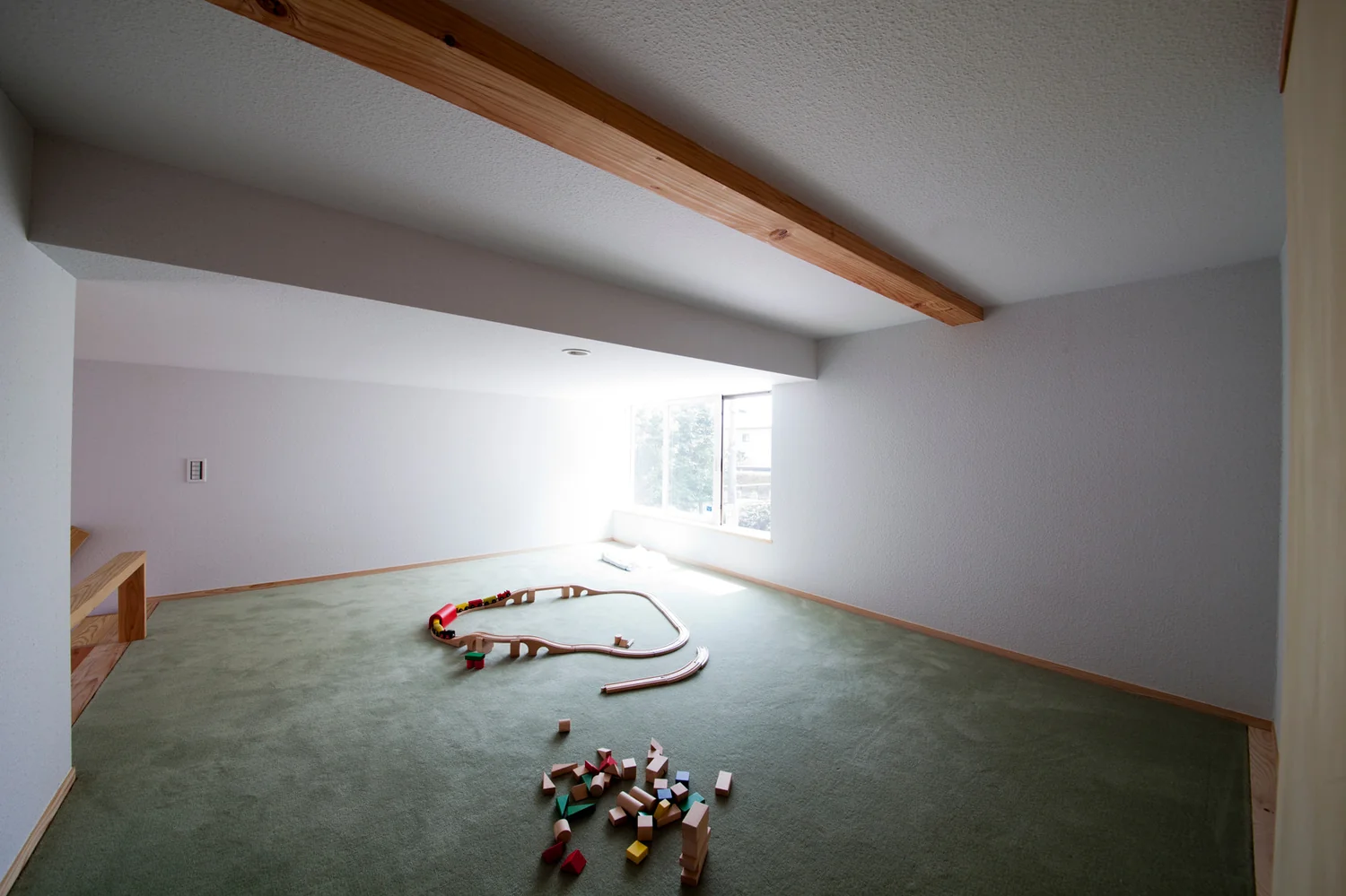 Six varying ceiling heights generate diverse spatial experiences and rhythm