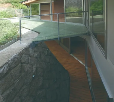 擁壁のある家｜デザイン好きの家｜注文住宅｜テラス