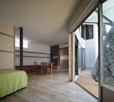 擁壁のある家｜コンテンポラリーデザインの家｜注文住宅｜寝室