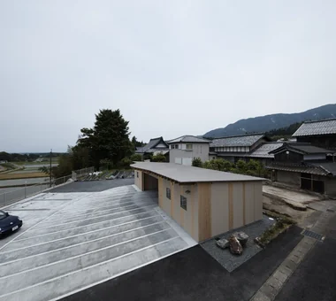 曲げ庇の離れ｜壁面本棚のある家｜注文住宅｜外観