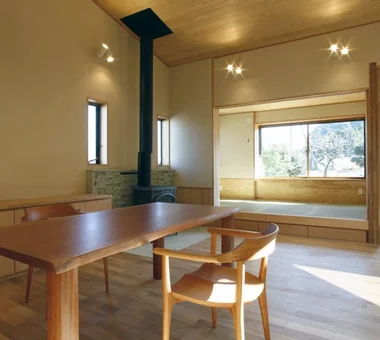 薪ストーブのある自然素材の平屋の住まい｜平屋の家｜注文住宅｜ダイニング