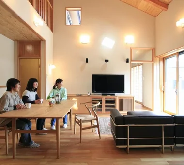 薪ストーブと太陽光発電、井戸水利用のエコな2世帯住宅｜薪ストーブのある家｜注文住宅｜LDK