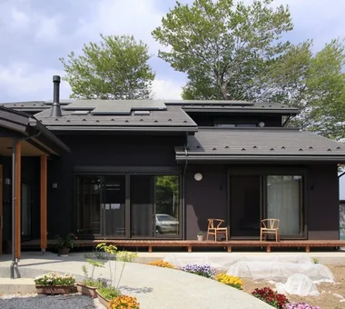薪ストーブと太陽光発電、井戸水利用のエコな2世帯住宅｜薪ストーブのある家｜注文住宅｜外観