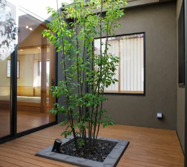 薪ストーブのある自然素材の平屋の住まい｜平屋の家｜注文住宅｜中庭