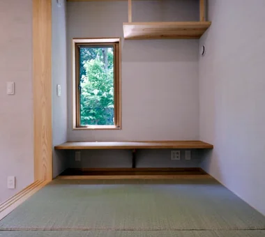 雑木林を借景にする太陽熱利用の木の家＆エコハウス｜サステナブルの家｜注文住宅｜和室