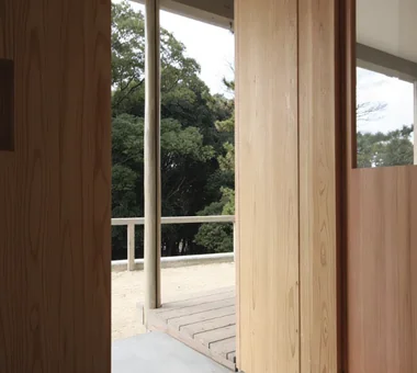Mikuri House｜带日式障子门窗的住宅｜玄关｜定制住宅