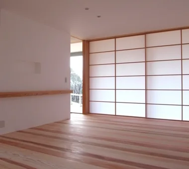 Mikuri House｜带日式障子门窗的住宅｜客厅｜定制住宅