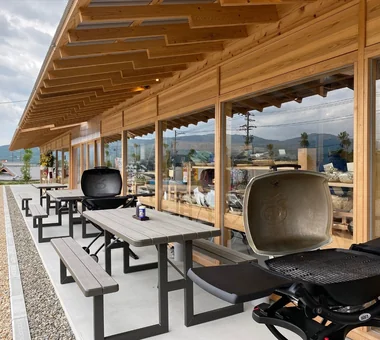 Suzuki Fisheries Main Store｜Institutional & Commercial Architecture
