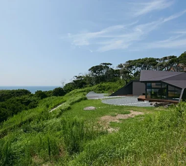 Architect:Takeshi Hirobe｜Design Firm:Takeshi Hirobe Architects｜1-13-2 Suwa, Takatsu-ku, Kawasaki, Kanagawa, Japan｜Custom-built house