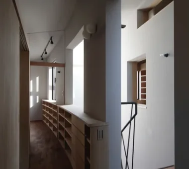 灰色峽谷｜帶弧形/曲面牆的住宅｜房屋導覽｜客製化住宅