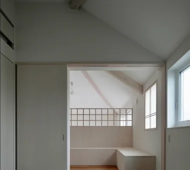 KMK｜帶連續帶狀窗的住宅｜房屋導覽｜客製化住宅