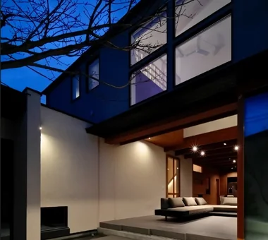 KMK｜帶連續帶狀窗的住宅｜房屋導覽｜客製化住宅