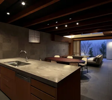 KMK｜帶連續帶狀窗的住宅｜房屋導覽｜客製化住宅