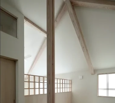 KMK｜帶連續帶狀窗的住宅｜房屋導覽｜客製化住宅