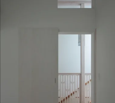 KMK｜帶連續帶狀窗的住宅｜房屋導覽｜客製化住宅