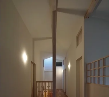 KMK｜帶連續帶狀窗的住宅｜房屋導覽｜客製化住宅