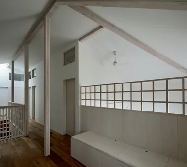 KMK｜帶連續帶狀窗的住宅｜房屋導覽｜客製化住宅