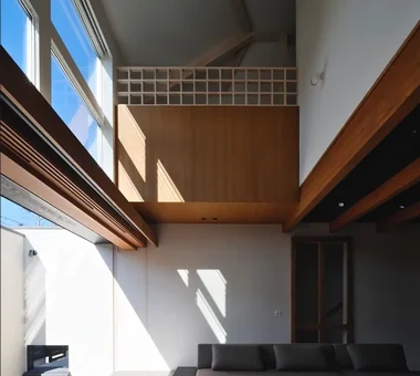 KMK｜帶連續帶狀窗的住宅｜房屋導覽｜客製化住宅