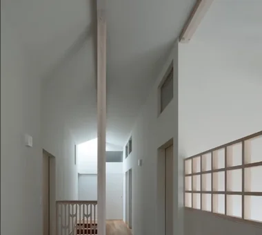 KMK｜帶連續帶狀窗的住宅｜房屋導覽｜客製化住宅