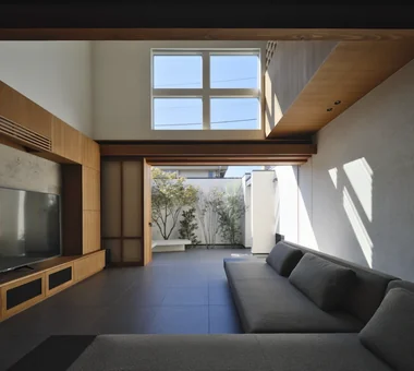 KMK｜帶連續帶狀窗的住宅｜房屋導覽｜客製化住宅