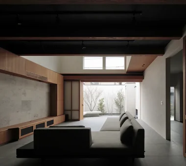 KMK｜帶連續帶狀窗的住宅｜房屋導覽｜客製化住宅