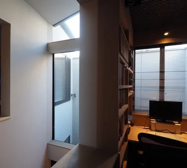 灰色峽谷｜帶弧形/曲面牆的住宅｜房屋導覽｜客製化住宅