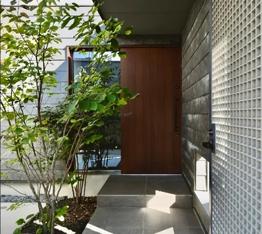 KMK｜帶連續帶狀窗的住宅｜房屋導覽｜客製化住宅
