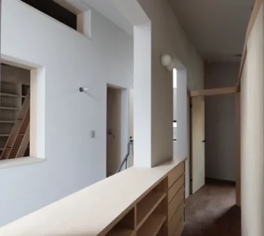 灰色峽谷｜帶弧形/曲面牆的住宅｜房屋導覽｜客製化住宅