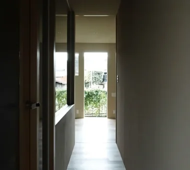 逗子のスタジオハウス｜トップライトのある家｜廊下｜注文住宅