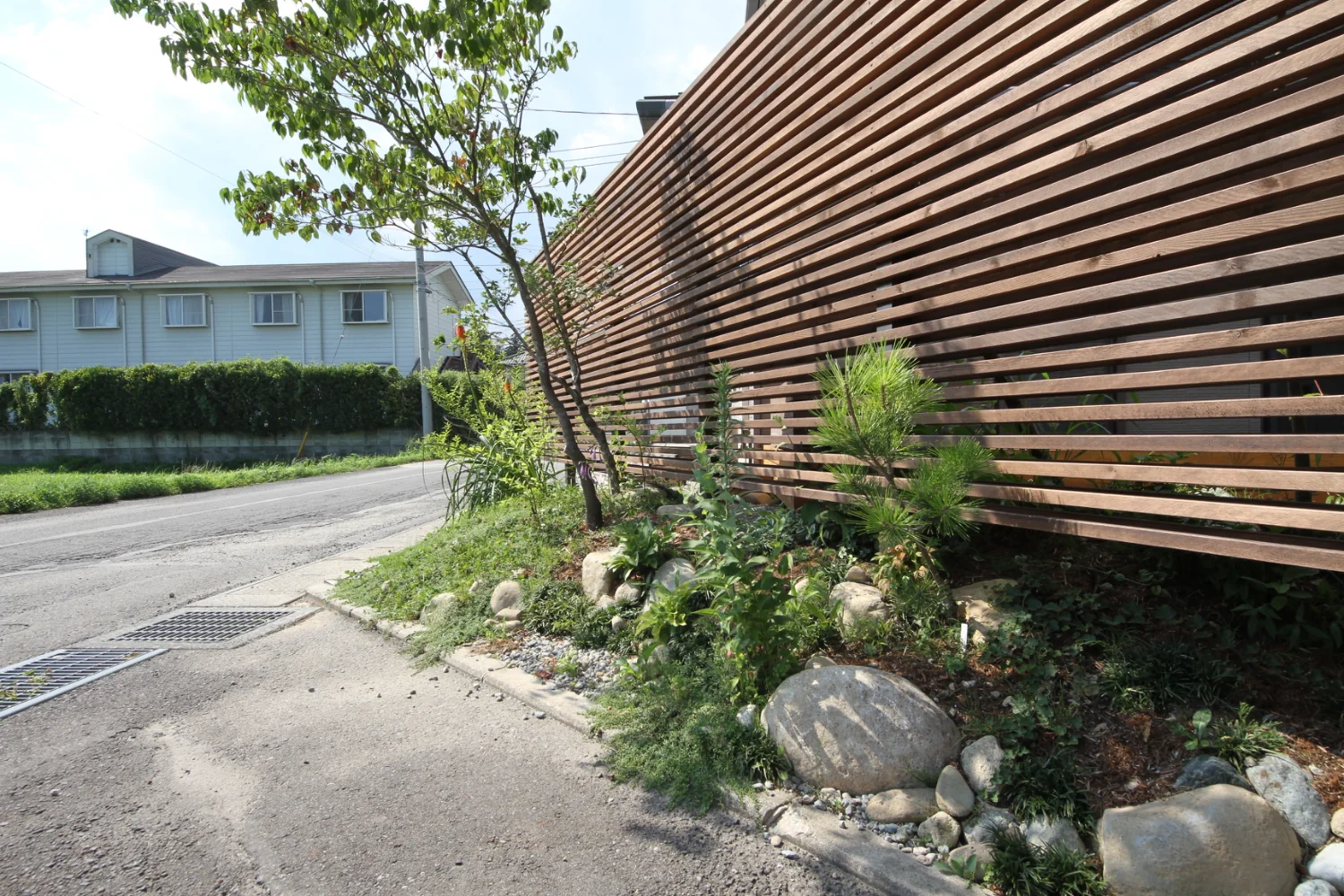 植栽を街側に配置