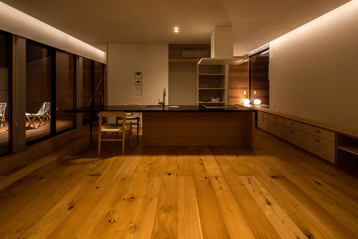 2階リビングの中庭型住宅｜dschubba