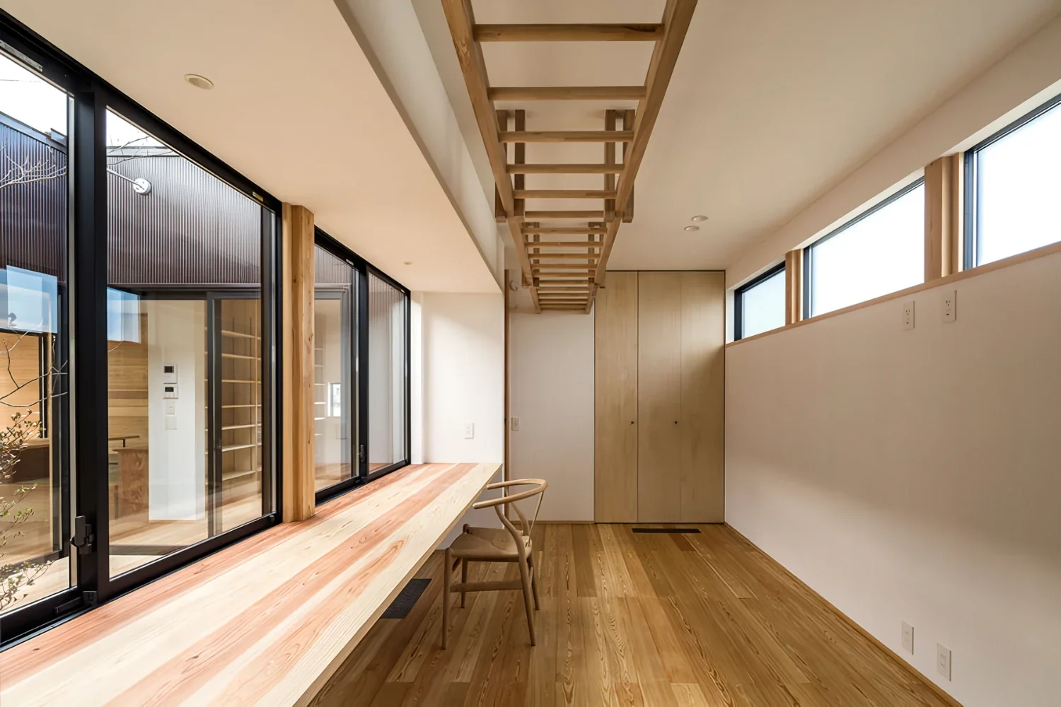 「空の部屋」としての中庭をもつ平屋｜algedi