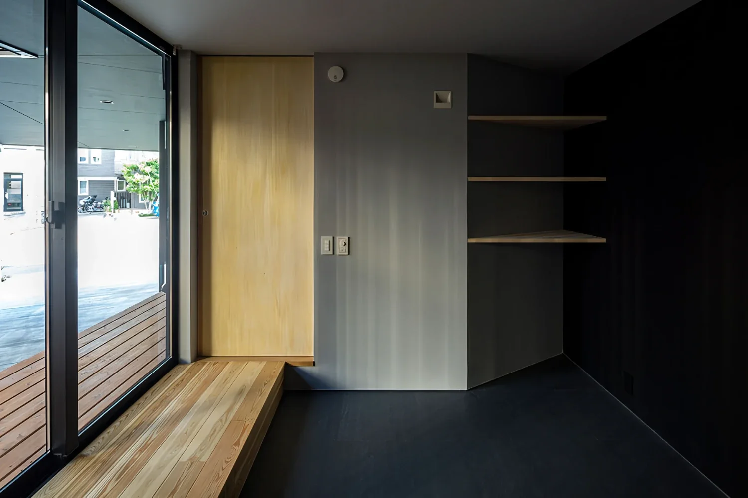 三角形の中庭をもつ都市型住宅｜algenubi