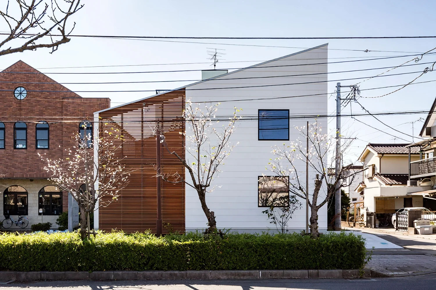 2階リビングの中庭型住宅｜dschubba