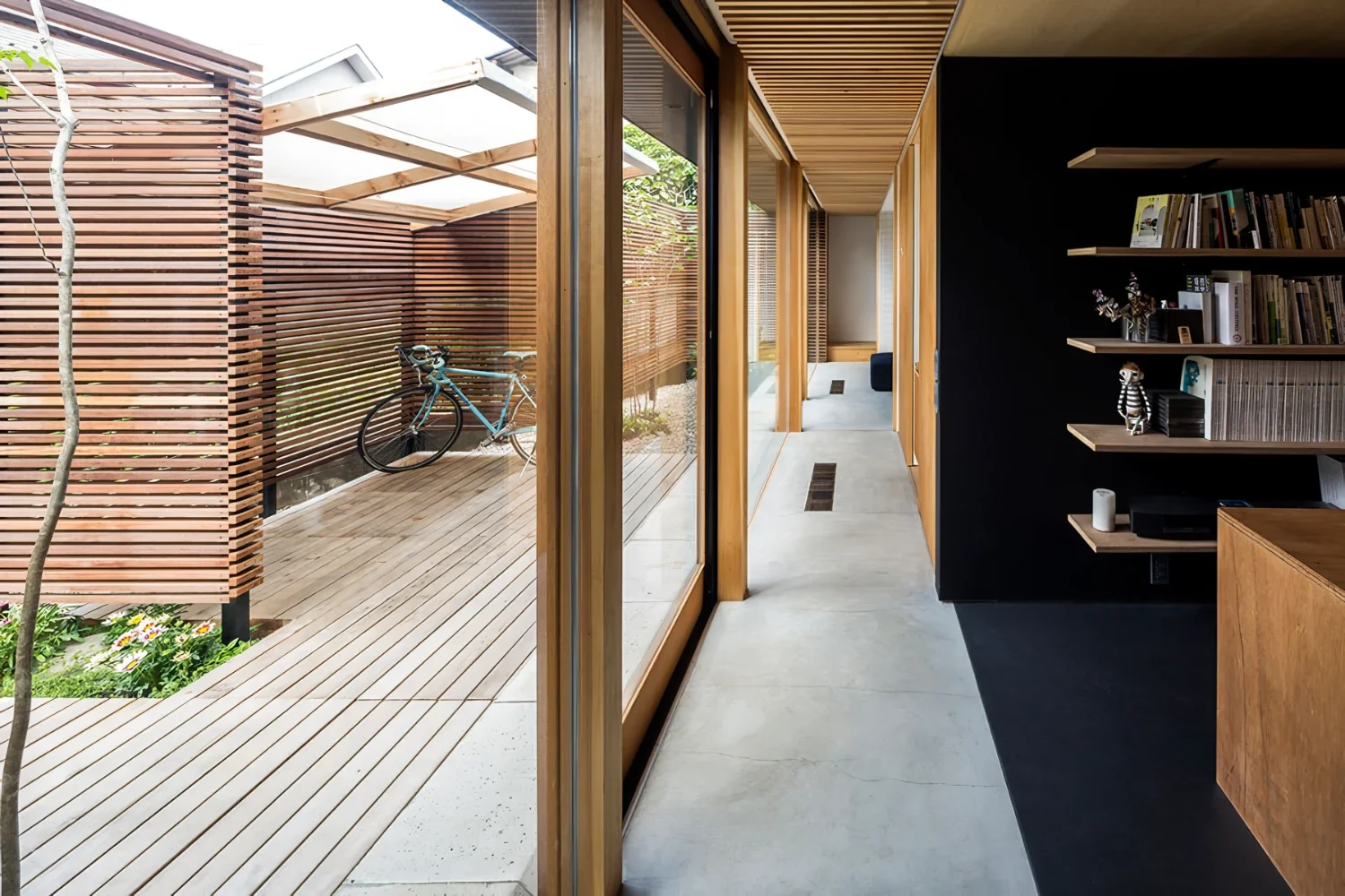 家型と回遊動線の事務所兼住宅｜polaris